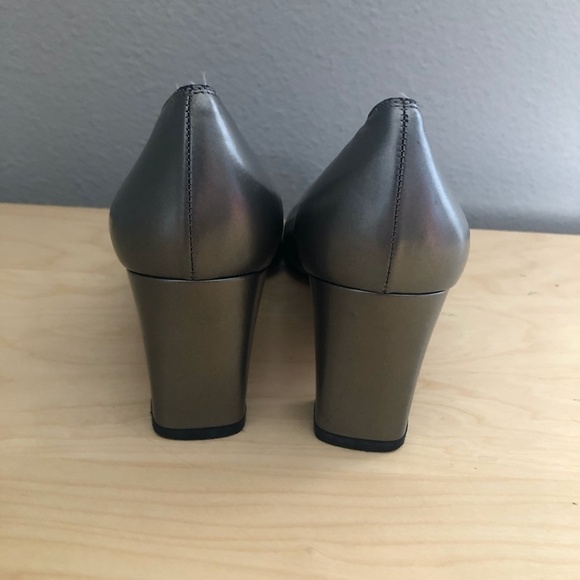 Vintage SALVADOR FERRGAMO Square Toe Pumps - Picture 8 of 10
